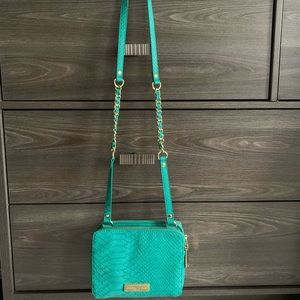 Super cute cross body